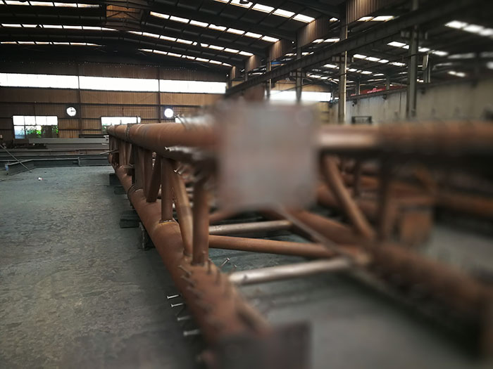 H型鋼梁、格構柱